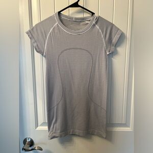 Lululemon black and white t shirt size 4